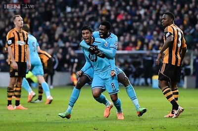 Tottenham fight back to draw 1-1 at Hull in EPL