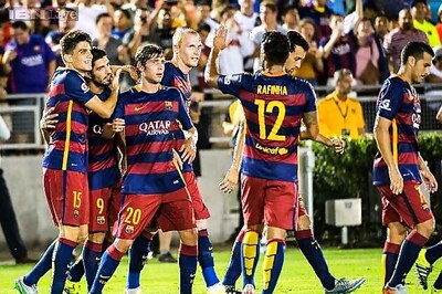 Barcelona beat LA Galaxy 2-1 before record Rose Bowl crowd