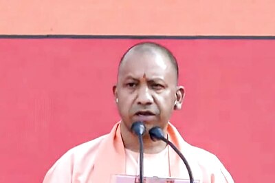 Following Law & Order Too Much of an Expectation from Samajwadi Party, Says CM Yogi Over 'Padyatra' Row