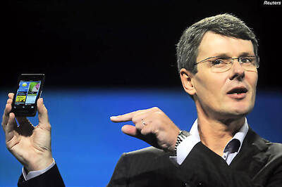 RIM says users line up to try new BlackBerry 10 platform