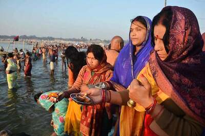 Kumbh Mela Attracts Droves of Pilgrims on Maghi Purnima