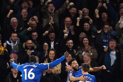 Everton Blitz Burnley to Move Joint Top of Premier League