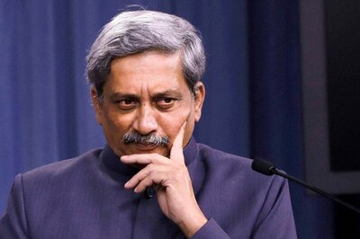 Hundreds March to Manohar Parrikar's Home Demanding His Resignation within 48 Hours