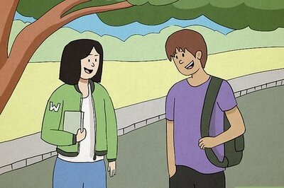 How to Give Easy to Notice Signs to a Girl You Like