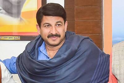 Delhi BJP Chief Manoj Tiwari Says Police Working 24 Hours to Keep People Safe; Slams Kejriwal For Questioning Force