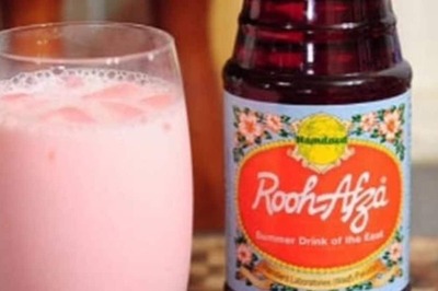 Desi Woman's Hate 'Rooh Afza' Tweet Has Riled Up Indian Twitter and We Can Understand Why