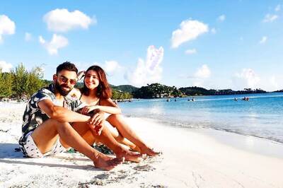 When Anushka Sharma and Virat Kohli Posed By the Beach