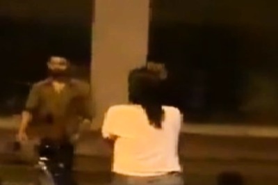 Drunk Woman Kicks, Abuses Policeman, Creates Ruckus on Mumbai Road | WATCH