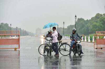 Light Rains, Strong Winds Improve Delhi's Air Quality and Bring Mercury Down