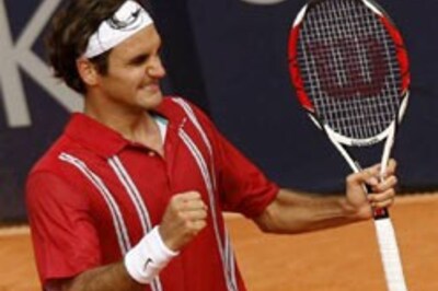 Federer sprints through to last 16