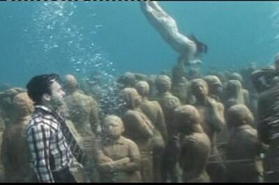 Cancun: Activists take their protest underwater