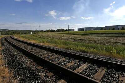 Engine of Paschim Express Hits Dumper at Station in Mumbai, No Casualty
