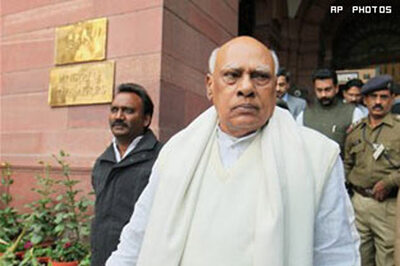 Land scam: Andhra ex-CM Rosaiah in trouble