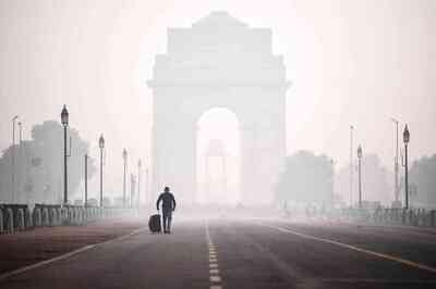 Delhi's Air Quality Turns 'Severe' Following Slow Wind Speed, Likely to Improve by Monday