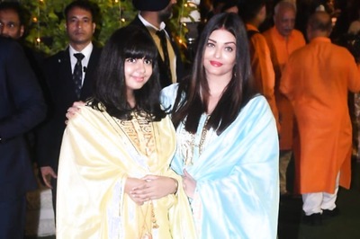 Aishwarya Rai SCREAMS 'Moreya' At Ambani's Ganpati Puja, Aaradhya Thanks Paps in Viral Video