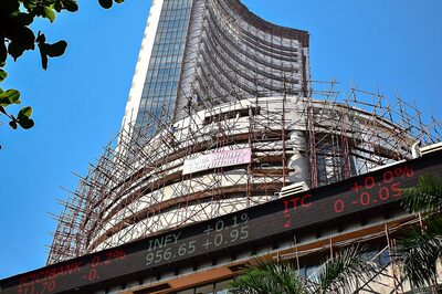 Sensex Falls 208 pts at Close, Nifty Settles Around 18,650; BPCL Down 3%; PSU Banks Rally