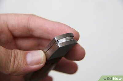 How to Loosen up a Stiff Knife