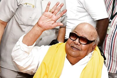 Karunanidhi Continues to be Under Intensive Care; Tamil Nadu CM Palaniswami Visits Him