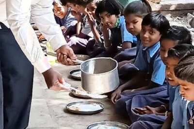 Bengal Govt to Serve Chicken, Fruits in Mid-day Meals for Four Months