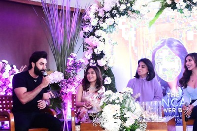 Oops! Ranbir Kapoor Spills the Tea Literally On His Pants, Embarrassing Video Goes Viral; Watch