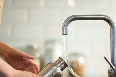 Dishwasher To Spray Solution, 5 Ways To Clean Water Bottles From Inside