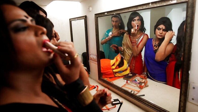 Chaat-shop Owner, Eunuchs Bat for Demonetisation