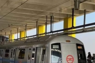 Delhi Metro: Man Slaps 'Army Officer' For Secretly Clicking Pics of His Friend's Legs, Feels Guilty