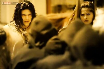 'Irandam Ulagam' review: A complicated screenplay ruins this Tamil film