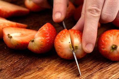 How to Make a Simple Strawberry Smoothie