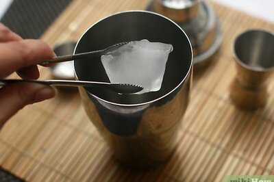 How to Make a Cosmos Cocktail