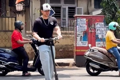 Kunal Kemmu Ditches Swanky Bike For An Electric Scooter Ride - WATCH