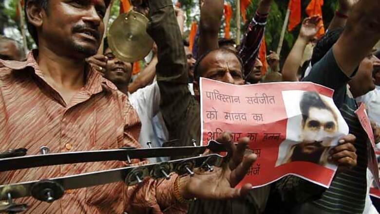 Pak's Punjab CM orders judicial inquiry into Sarabjit's death