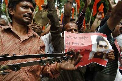 Pak's Punjab CM orders judicial inquiry into Sarabjit's death
