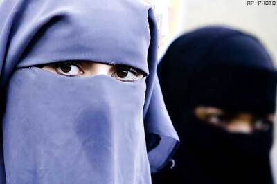 Muslim women in Australia to remove burqa for proving identity