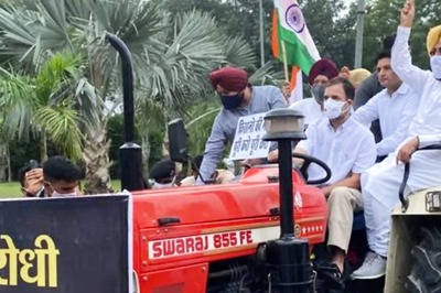 Rahul Gandhi Drives Tractor, Cong Agenda to Parl to Protest 'Black' Farm Laws, Seeks Repeal at the Earliest