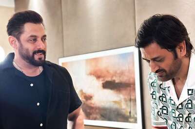 Salman Khan Rings In MS Dhoni's Birthday at Galaxy Apartment, Gives Him a Sweet Nickname; Watch Video