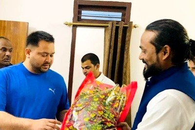 Tejashwi Yadav in Soup as His Photos with Sharpshooter Go Viral | Who is Mohammad Kaif