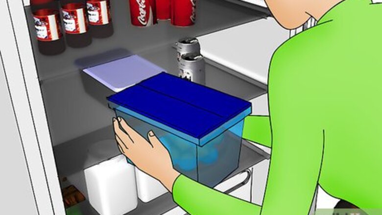 How to Cover Refrigerator Shelves in Plastic Wrap