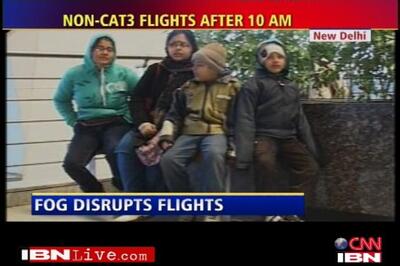 Delhi: heavy fog disrupts flight schedules