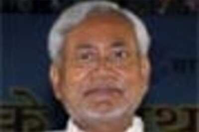 'Nitish lacks the stature to debate with Sonia'