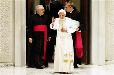 Vatican says pope beats Justin Bieber on re-tweets