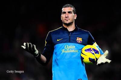 Goalkeeper Pinto to stay at Barcelona until 2014