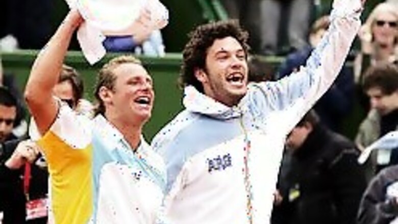 Argentina storm into Davis Cup final