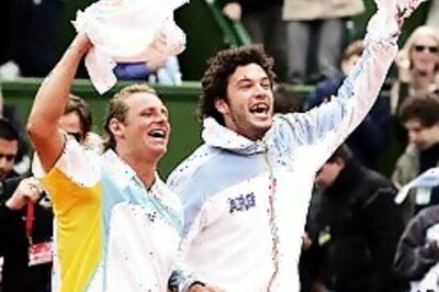 Argentina storm into Davis Cup final