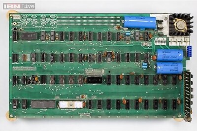 Apple-1, the first Apple computer from 1976, sells for $905,000 at auction