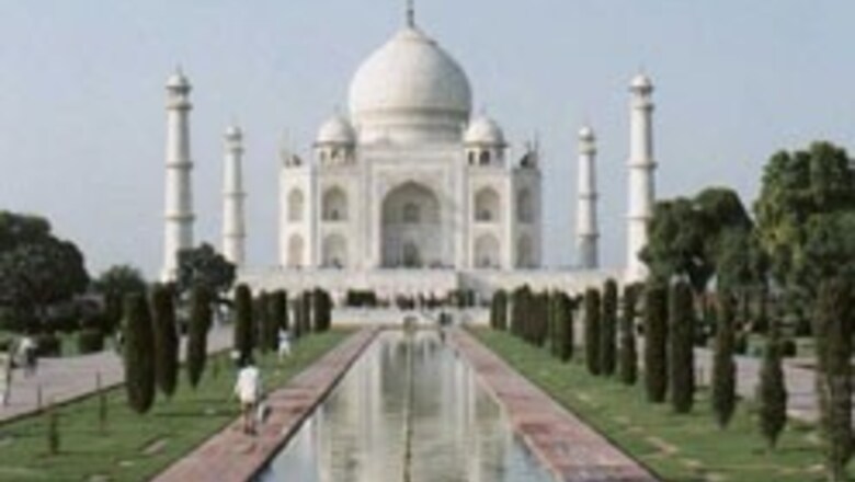 Seven Wonders' Race: Vote for Taj Mahal