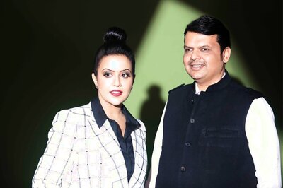 Aniksha Sent Designer Clothes, Jewellery to Amruta Fadnavis, Told Her About Bookie Father | CNN-News18 Accesses FIR