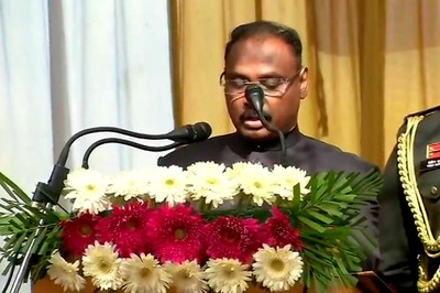 Former MLAs' Delegation Meets J&K Lt Governor, Demands Restoration of Statehood