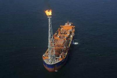 Cyclone builds in Bay of Bengal, oilfield closes