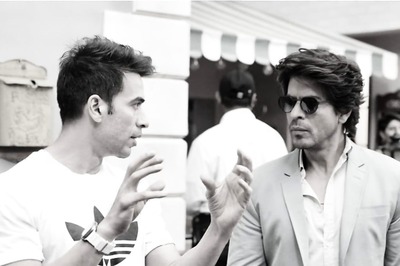 Shah Rukh Khan Patiently Listens To Punit Malhotra On A Set, Latter Says, ‘All Worth It’
